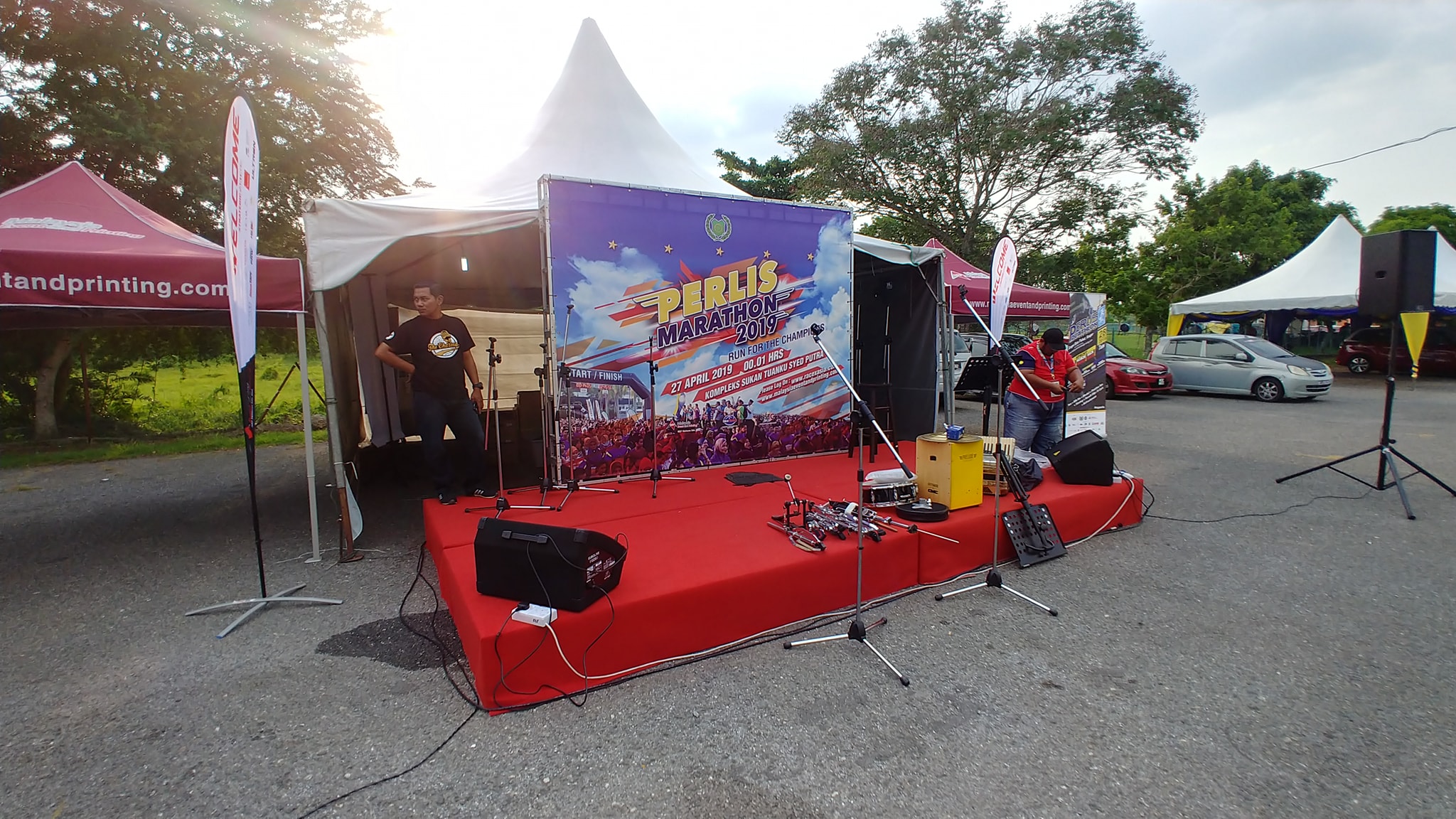 How to set up a stage sound system?